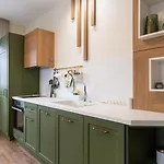 Limidi Homes - Spacious 2-bedroom Centre *