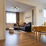 Limidi Homes - Spacious 2-bedroom Centre Appartement