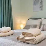 Limidi Homes - Spacious 2-bedroom Centre * Veliko Tarnovo