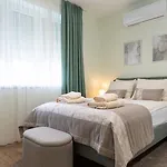 Limidi Homes - Spacious 2-bedroom Centre