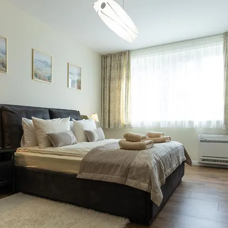 Limidi Homes - Spacious 2-bedroom Centre Appartement *