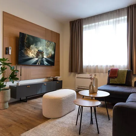 Limidi Homes - Spacious 2-bedroom Centre