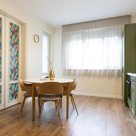 Limidi Homes - Spacious 2-bedroom Centre Apartmán Veliko Tarnovo