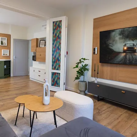 Limidi Homes - Spacious 2-bedroom Centre Veliko Tarnovo