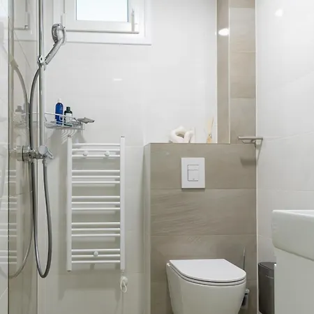 Limidi Homes - Spacious 2-bedroom Centre Apartman