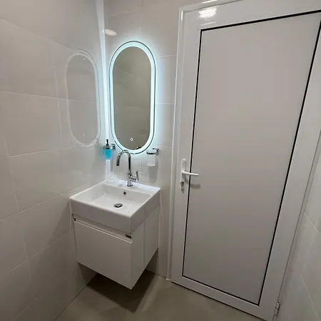 Limidi Homes - Spacious 2-bedroom Centre Apartman *
