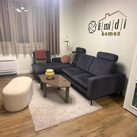 Limidi Homes - Spacious 2-bedroom Centre * Veliko Tárnovo